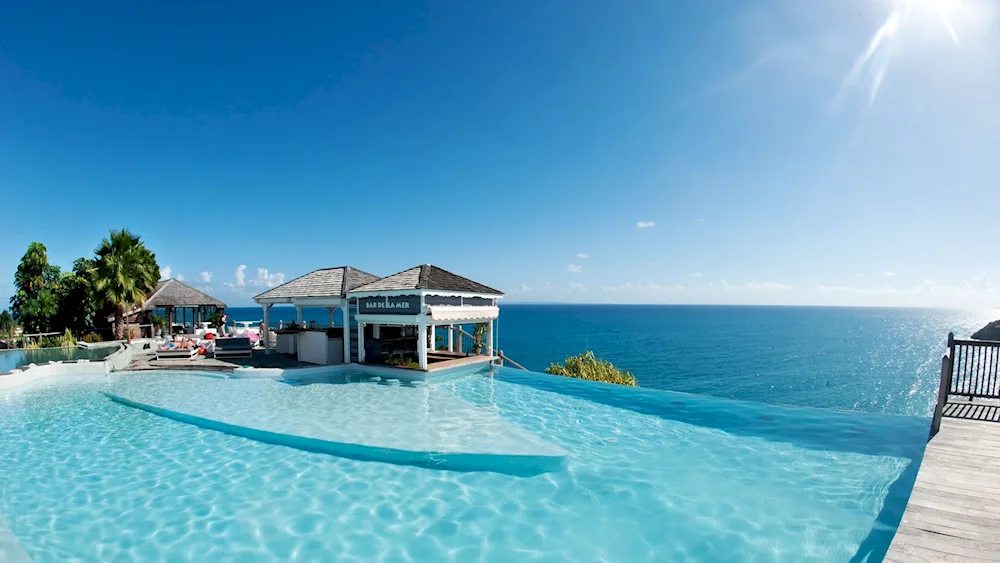 Swimming pool on the sea