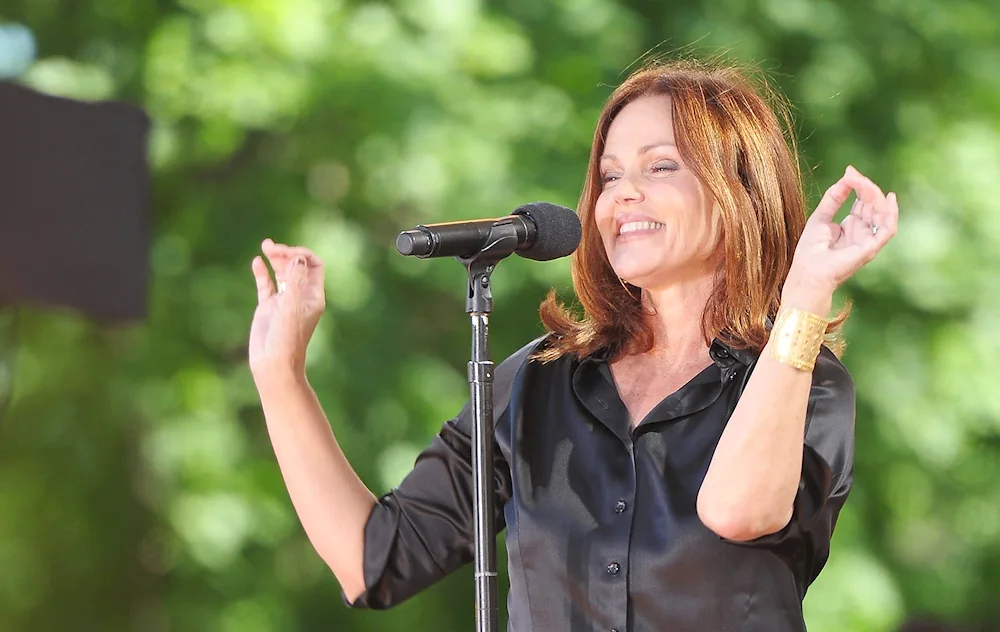 Belinda Carlisle Carlisle