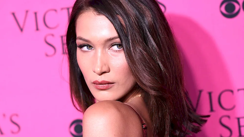 Bella Hadid 2021