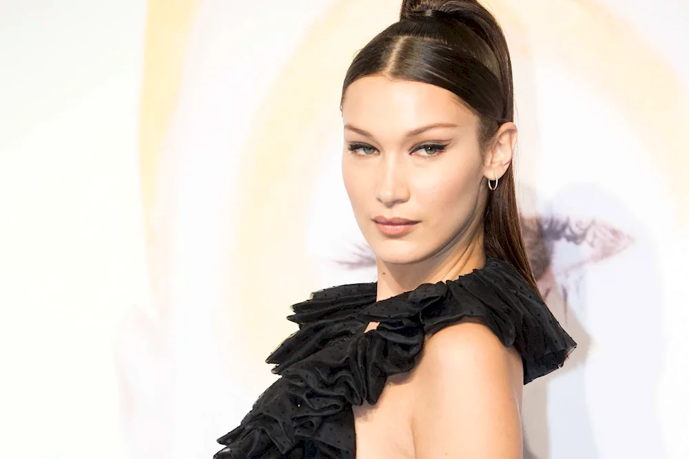 Bella Hadid photo