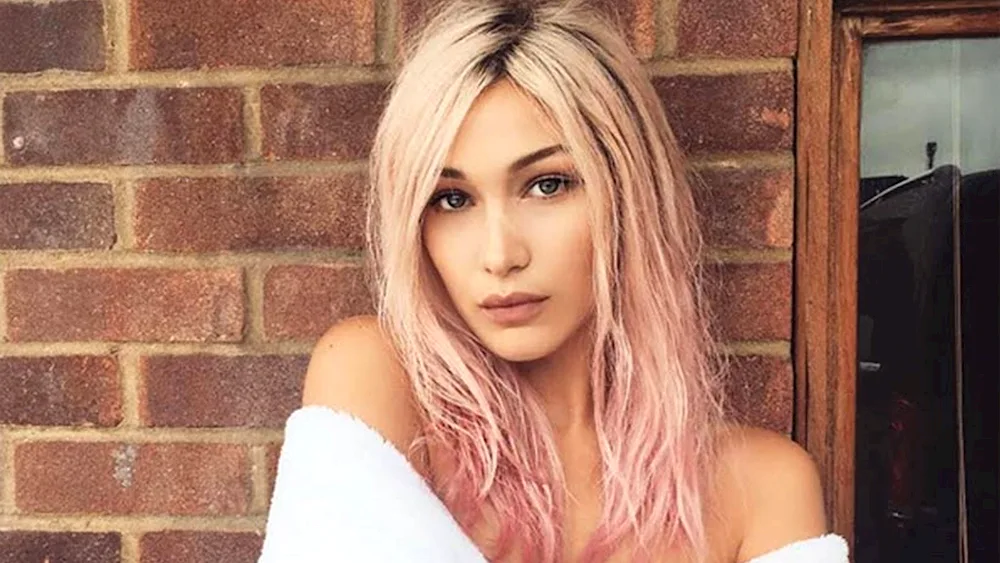 Ombré in light colours. Bella Hadid blonde