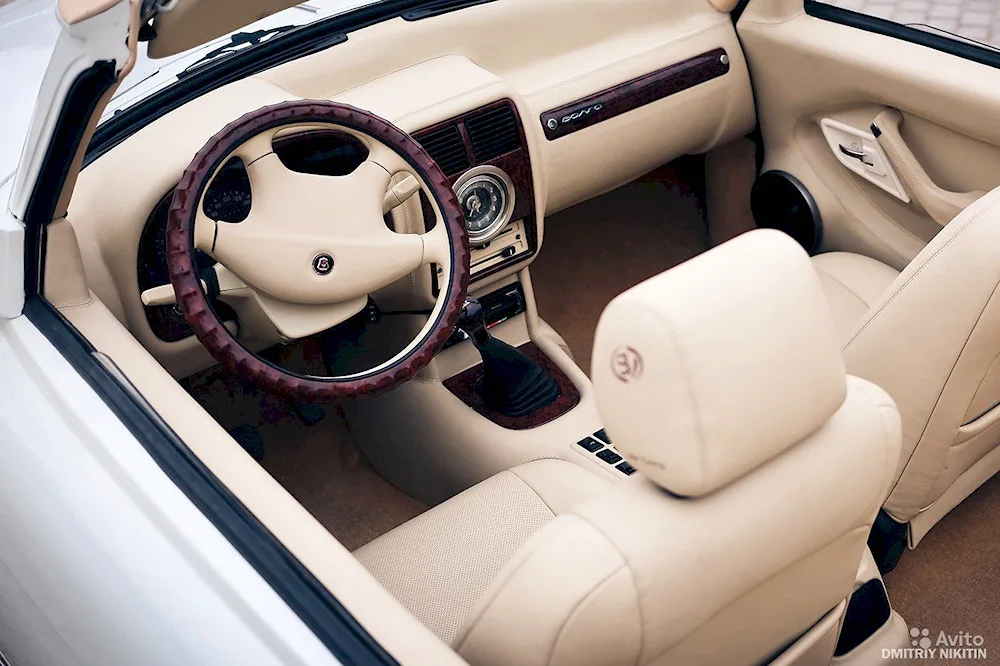 White saloon GAZ 3110