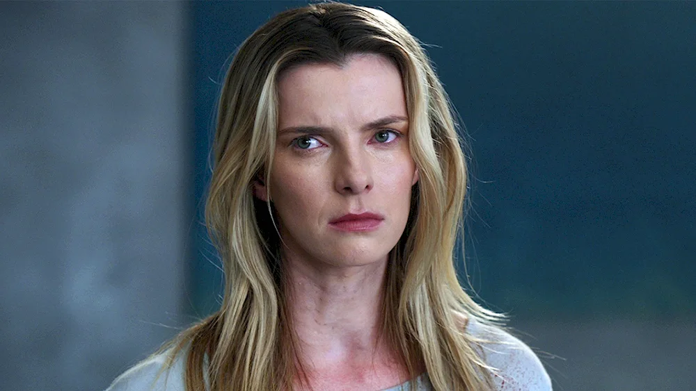 Betty Gilpin Hunt 2020