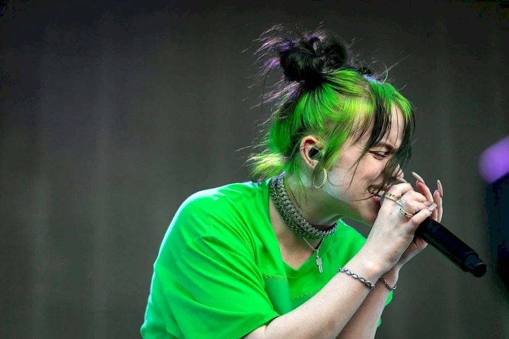 Billy Eilish with green hair