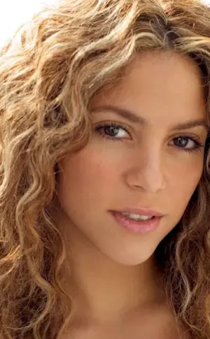 Shakira bio curl