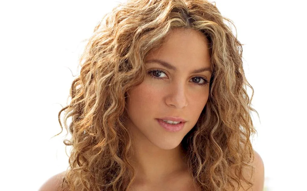 Shakira bio curl