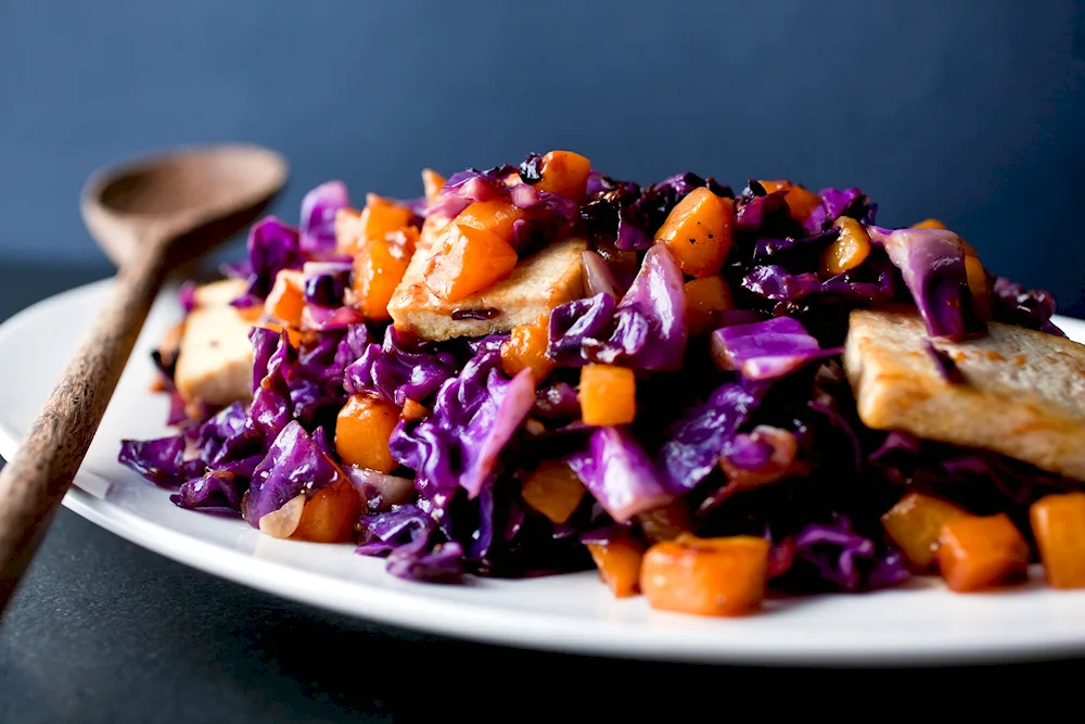 Red cabbage salad