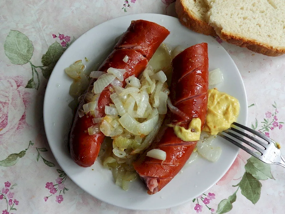 Sausage dishes with mashed potatoes