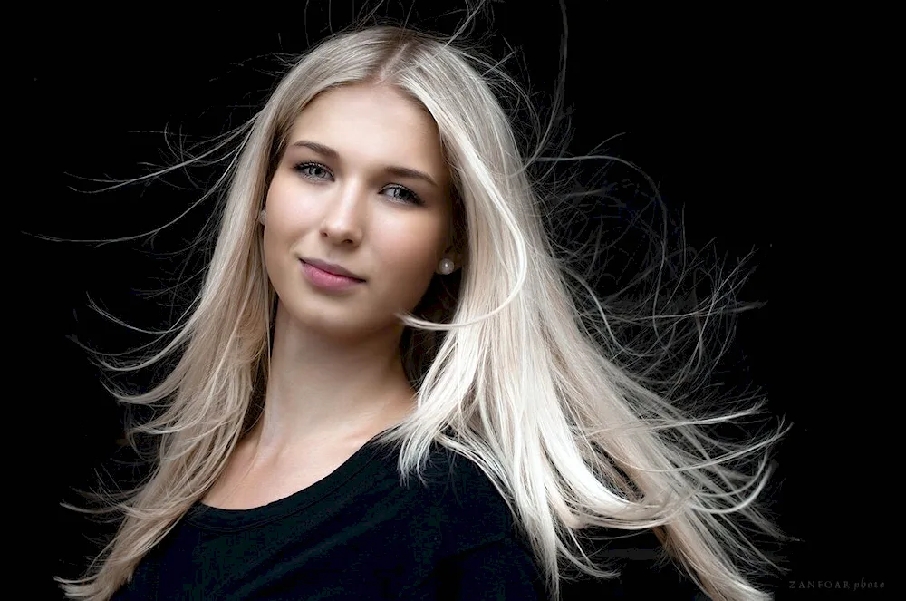 Yulia blonde