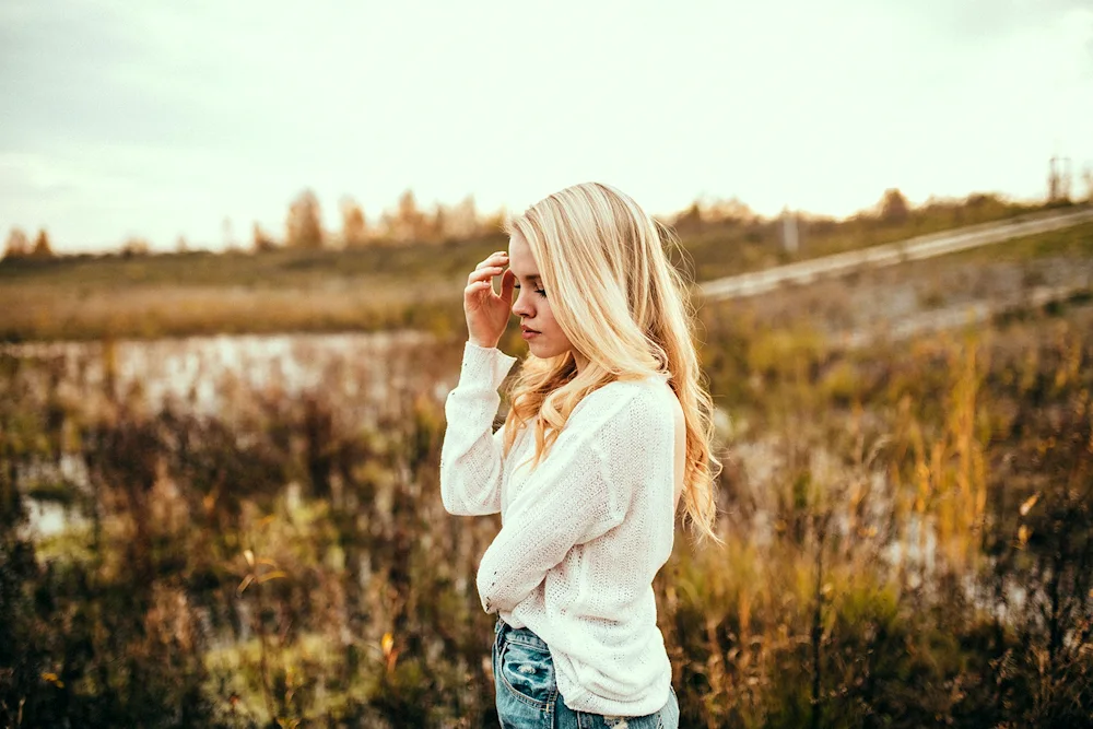 Blonde from the side