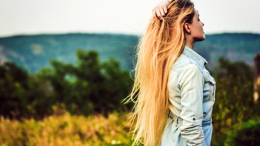Blonde from back