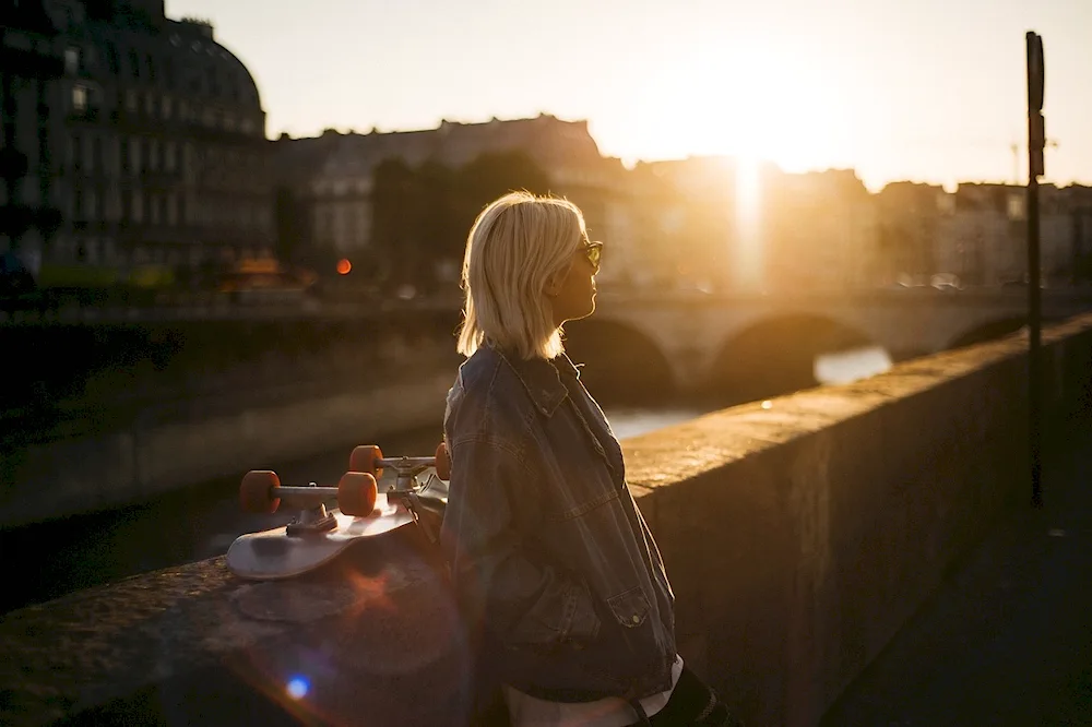 Blonde with a bob from the back