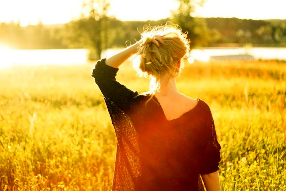 Blonde with short hair from the back