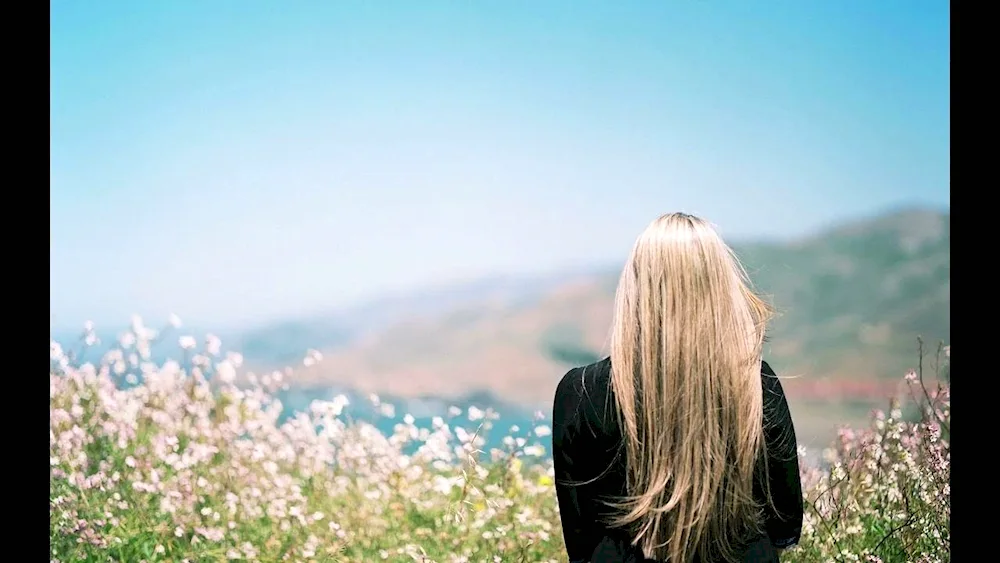 Blonde from the back