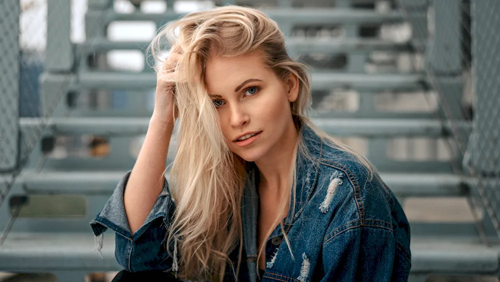 Arina Bulanova Dead blonde