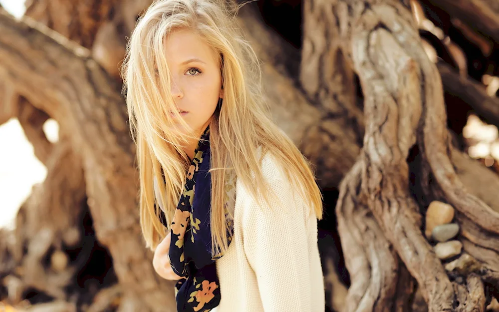 Blonde Niki