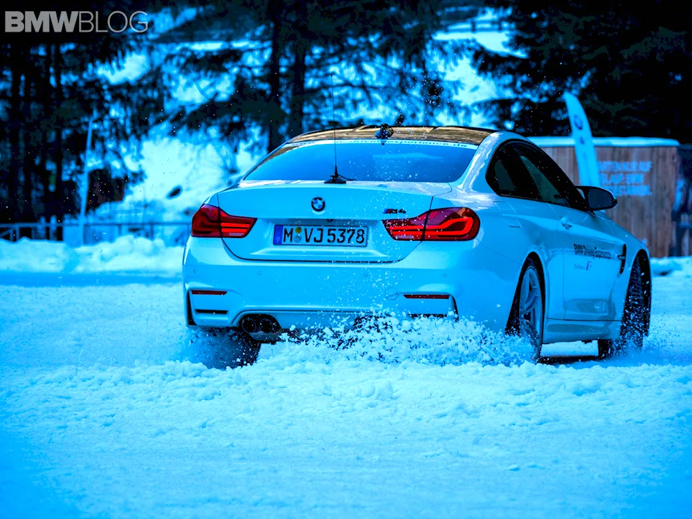 BMW m5 winter night