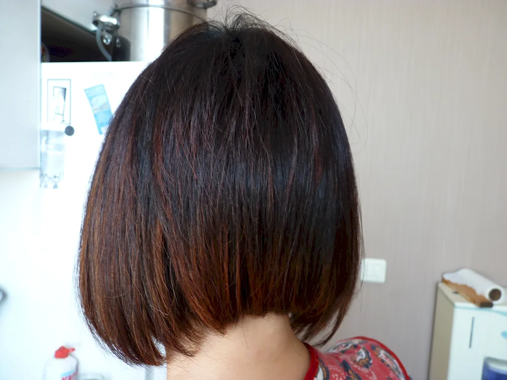 ‘Bob’ or ‘bob-care’ with elongated strands.