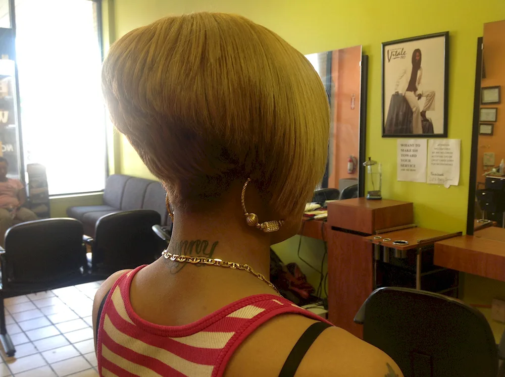 Gradyirovannoe Bob-Kare haircut with extension