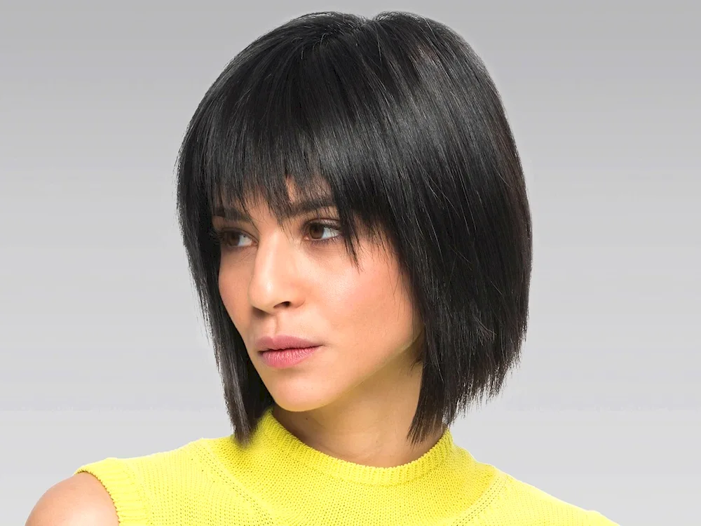 Cascade haircut for medium without fringes 2022