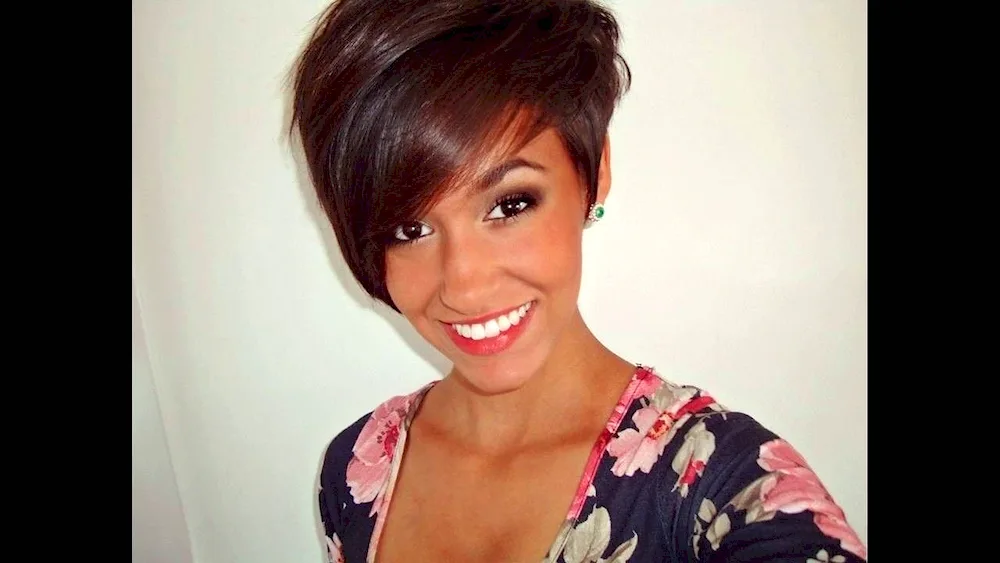 Frankie Sandford short haircut