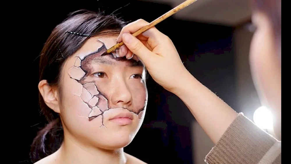 Body- art illusions by Hikaru Cho