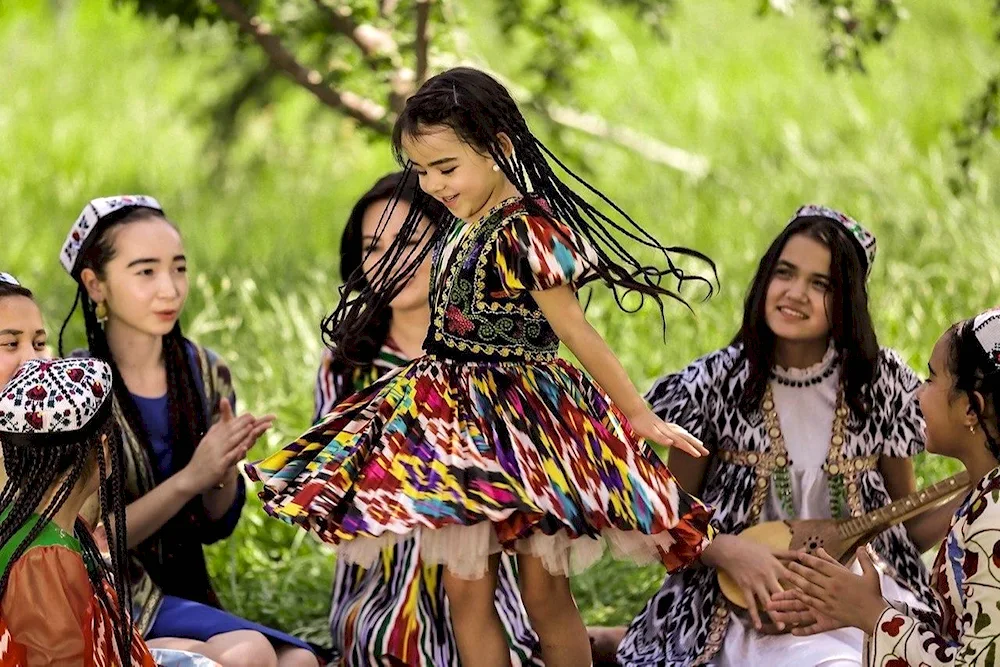 Traditional Uzbek clothes