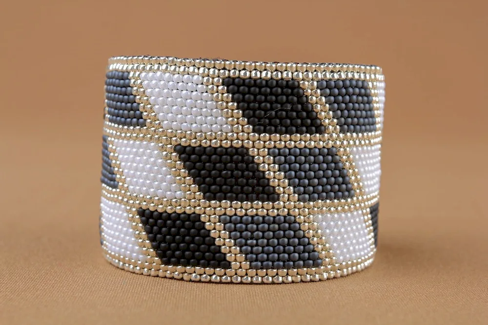 Bracelet with beads wide