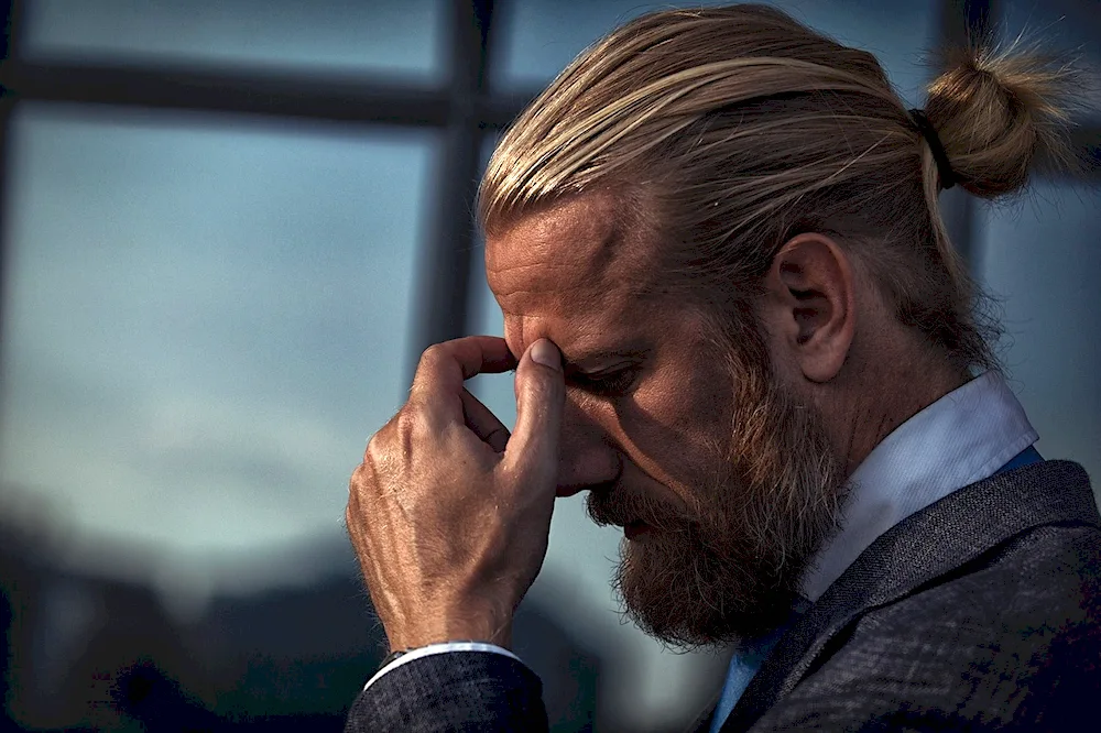 Brad Pitt topknot