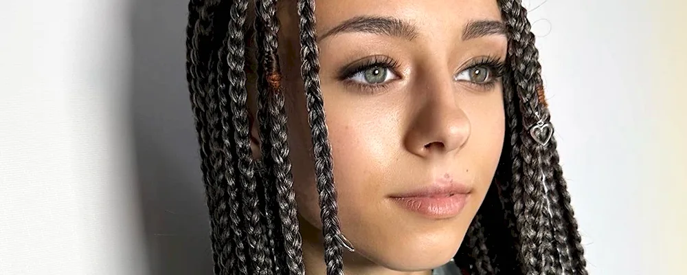 Braids in Afro-tail