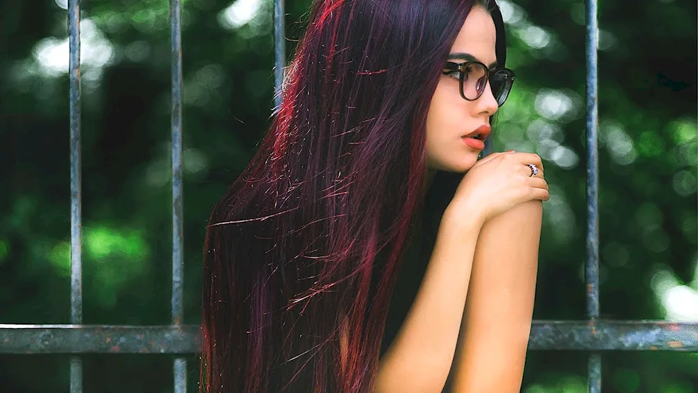 Brunette with long hair with glasses