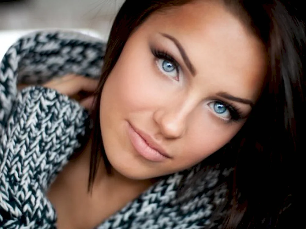 Brunette with blue eyes