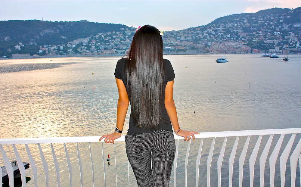 Brunettes with long hair