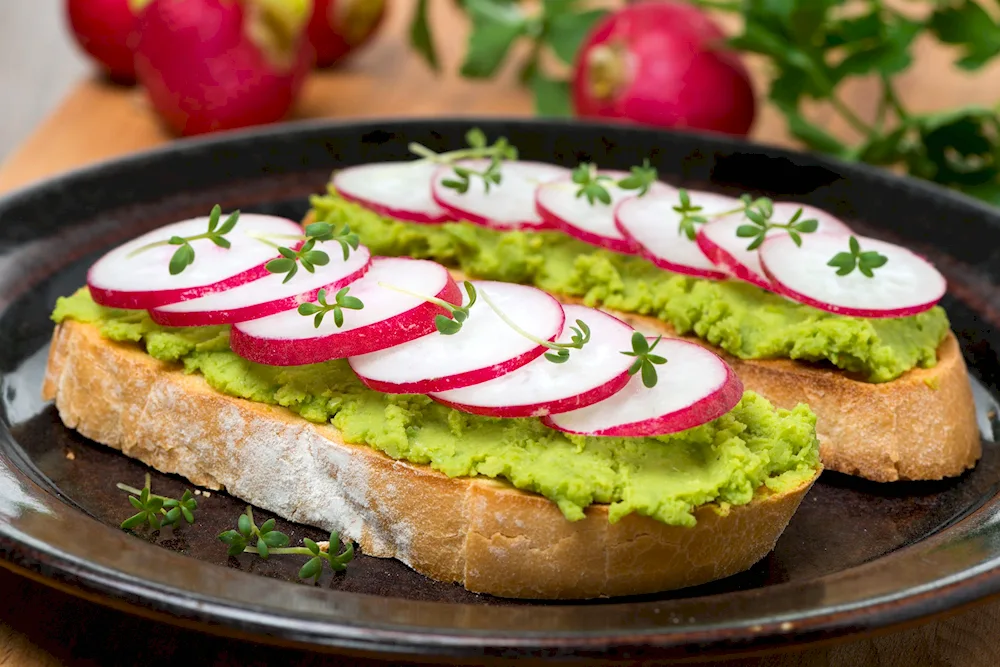 Bruschetta with radish