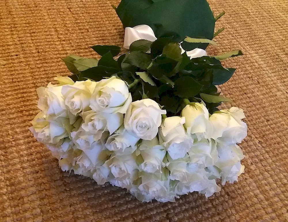 Bouquet of white roses