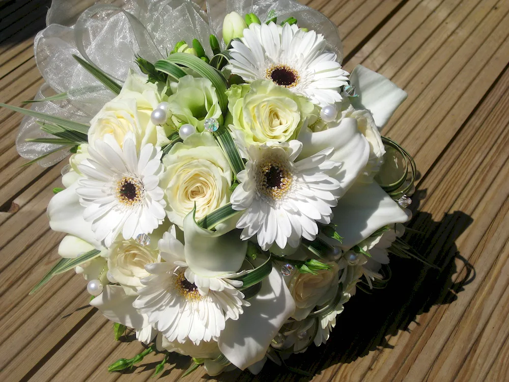 Bride's bouquet roses gerbera chrysanthemums