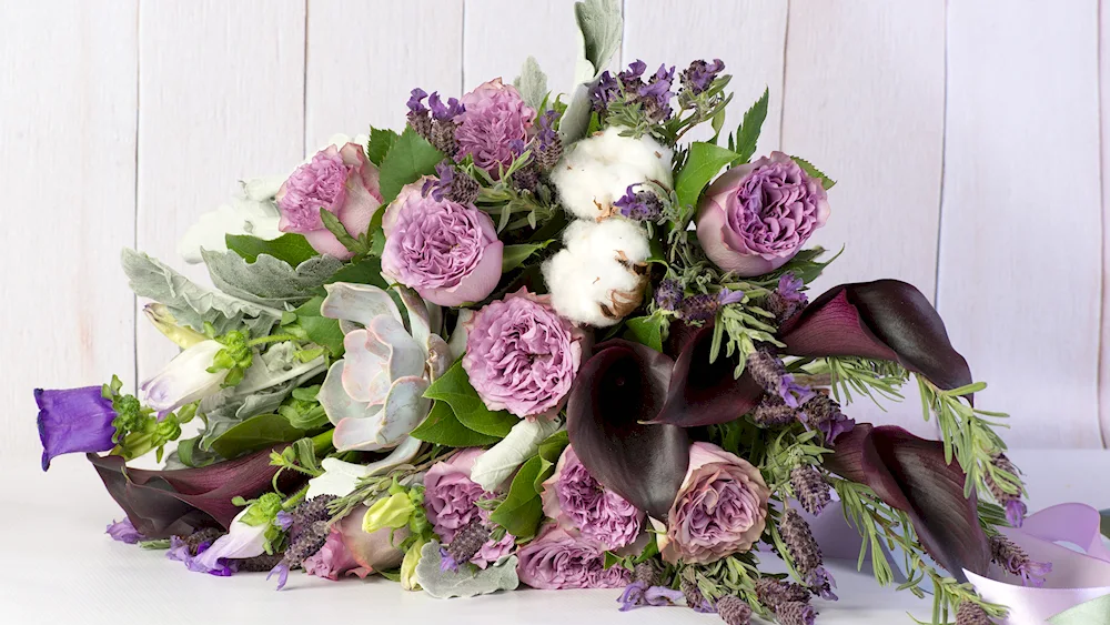 Bouquet of roses lisianthus calla lilies