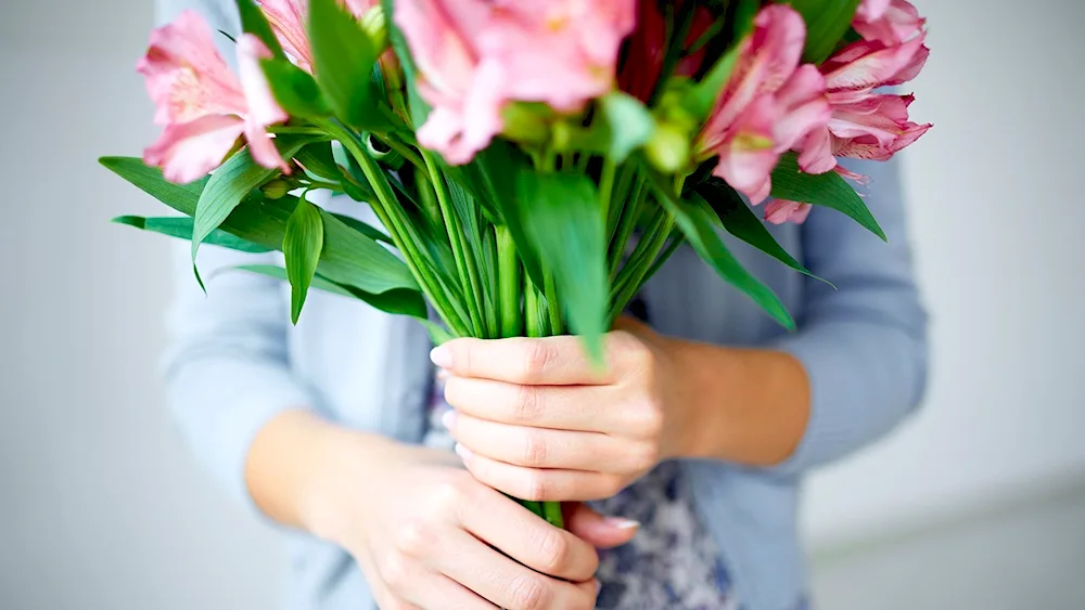 A bouquet of flowers in the hand