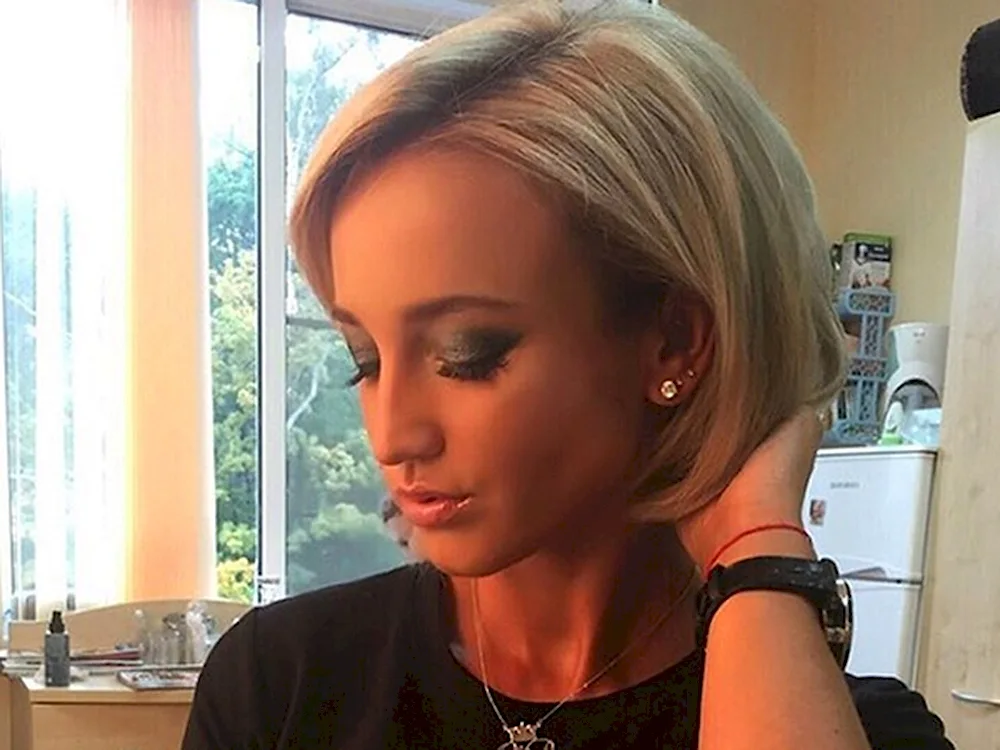 Buzova with a bob