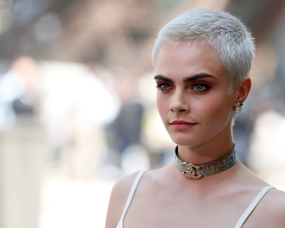 Cara Delevingne bald