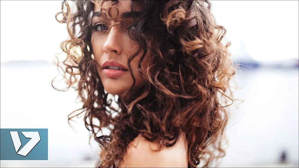 Afro curls on the brides