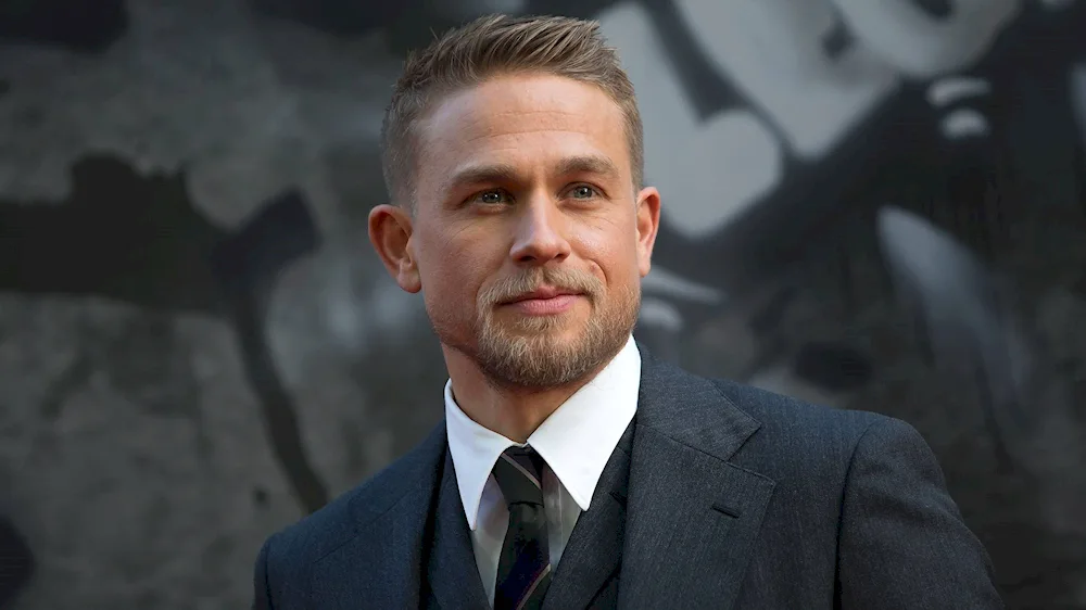 Charlie Hunnam Gentlemen. beard