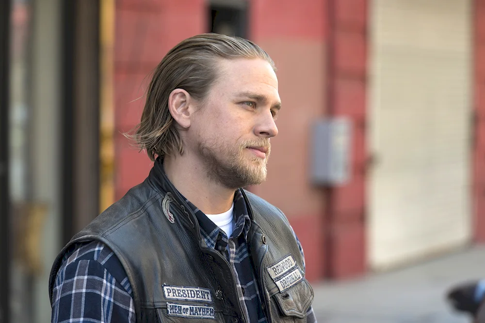 Charlie Hunnam sons of anarchy