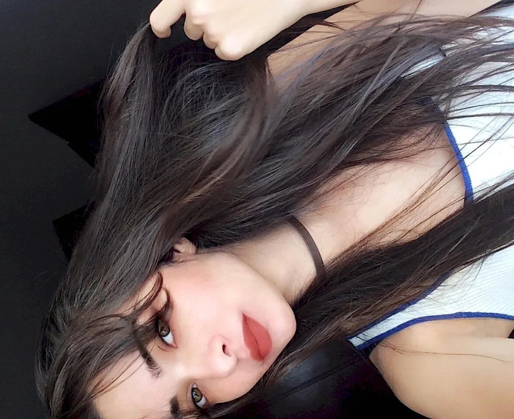 Horseshoe bangs