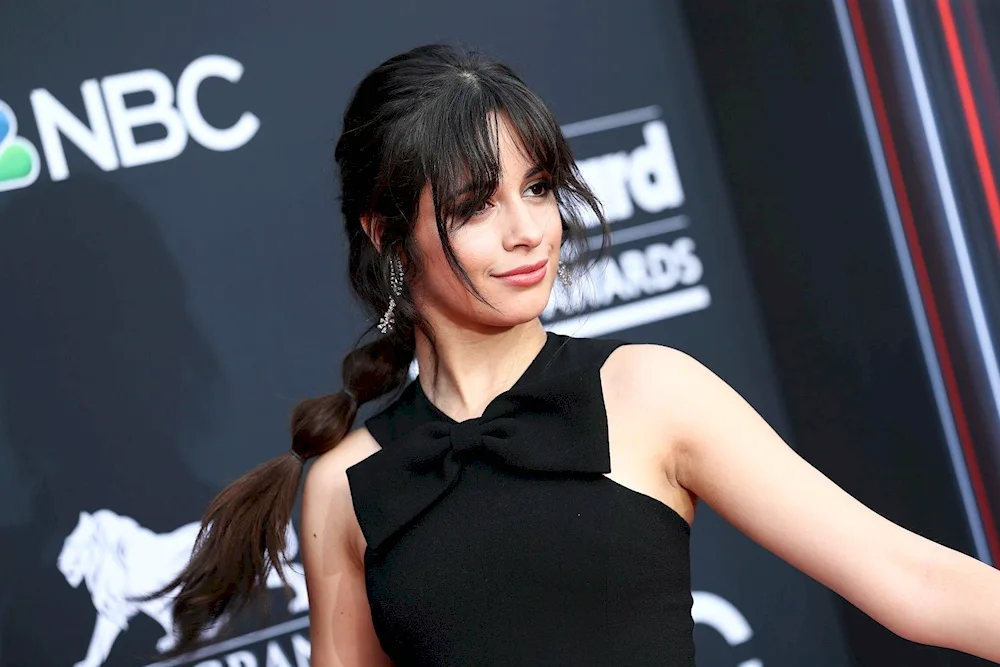 Curtain Bangs 2022 long bangs