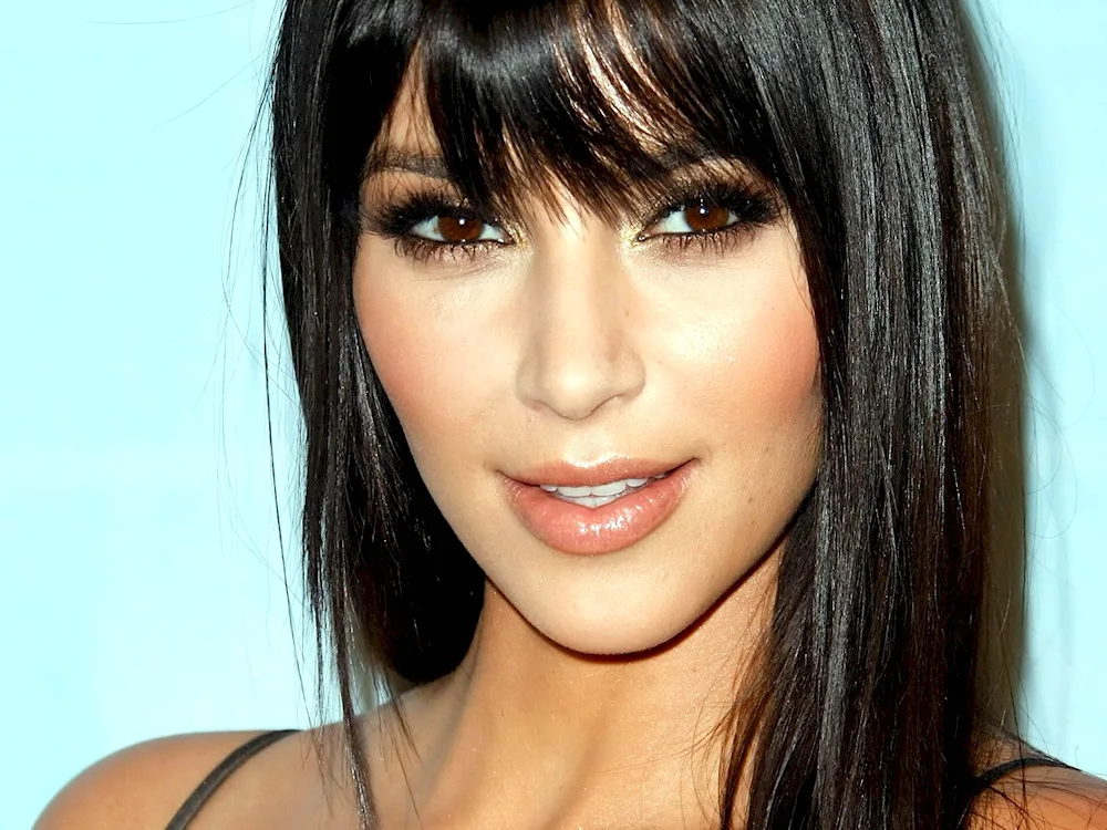 Chloe de Barros with bangs