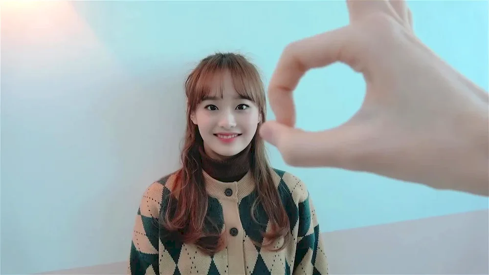 Chuu Loona gif