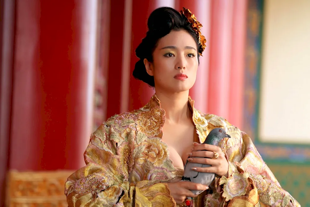 Gong Li Zhang Yimou Curse of the Golden Flower Zhang Yimou Curse of the Golden Flower Man Cheng Jin dai Huang Jin Jia 2006 Zhang Yimou Curse of the Golden Flower Memoirs of a Geisha 2005