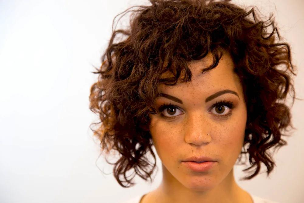 Curly Bob curls with chemistry