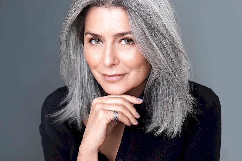 Daphne Hicks Grey hair